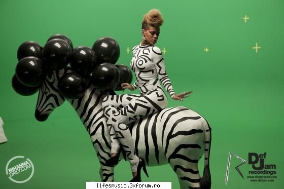 Rihanna - Rude boy - Rude Boy este cel de-al treilea disc single - Music